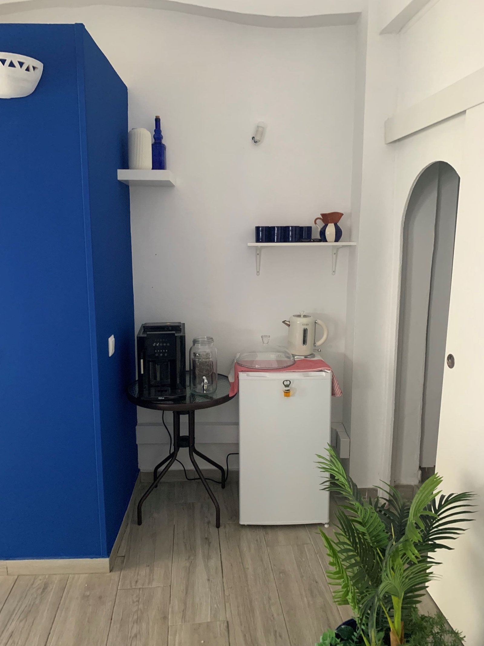 POMAR coworking food corner with coffee machine and fridge
